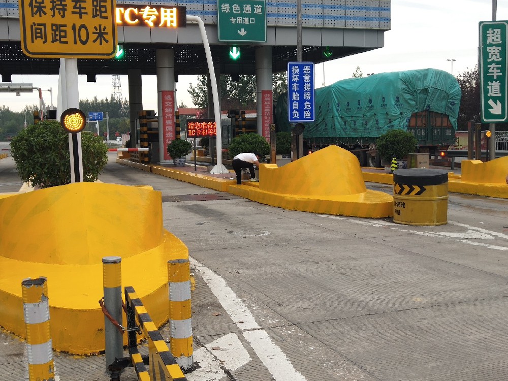 適合高速公路護欄防腐的防銹漆：晨虹防銹漆，守護交通安全的堅固屏障