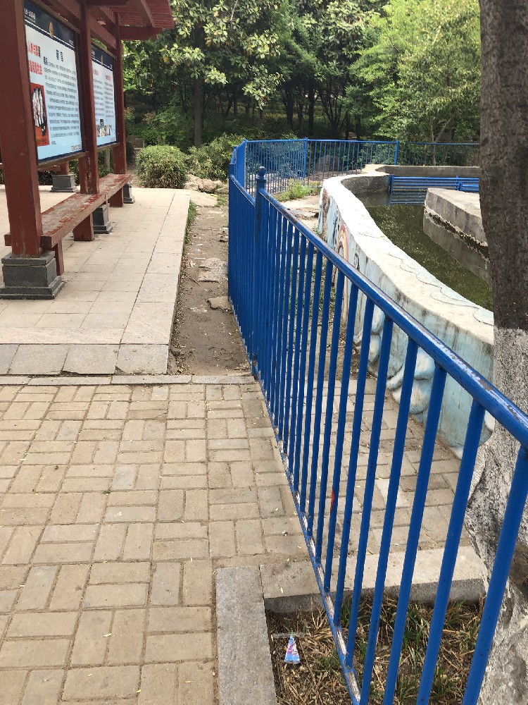 金屬護(hù)欄刷新維護(hù)新方案：醇酸底漆，打造堅(jiān)固耐用基礎(chǔ)