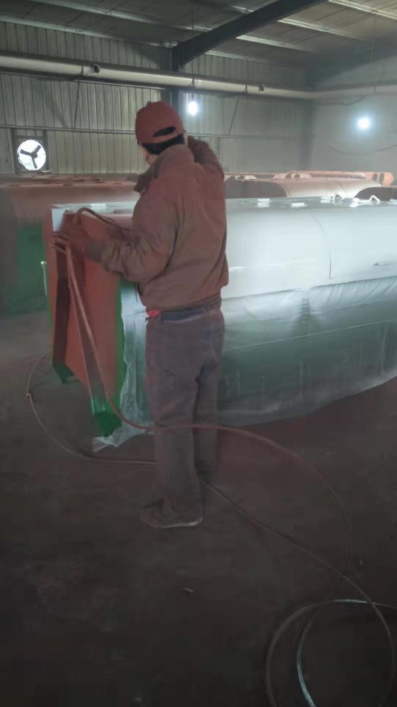 玻璃鋼防護(hù)新方案，晨虹醇酸防銹磁漆引領(lǐng)耐用潮流