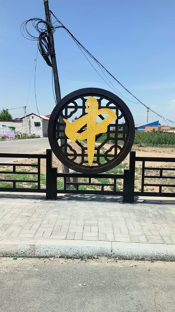 金屬護(hù)欄煥新生：晨虹醇酸專用汽車(chē)漆，守護(hù)安全與美觀